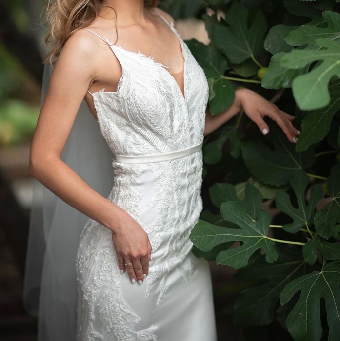 Булчинска рокля с гол гръб