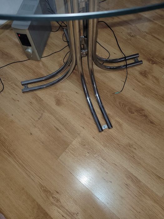 Masa deosebita sticla