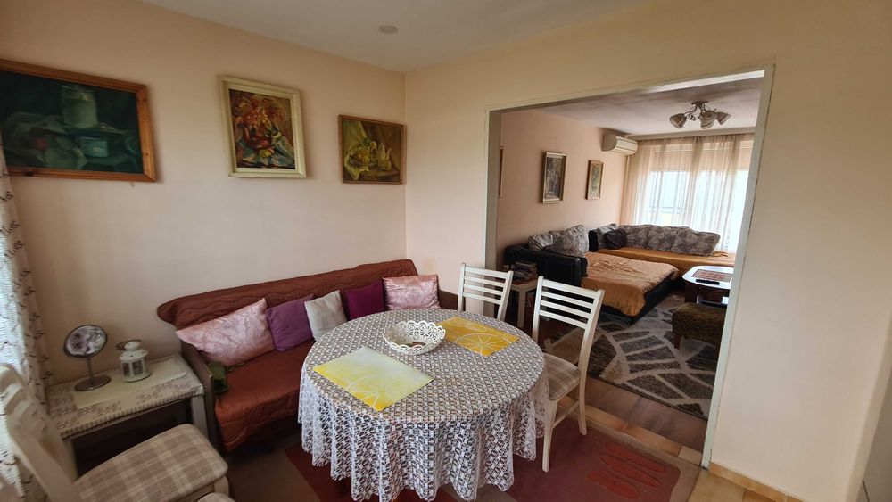 1216-Продава се тристаен разширен апартамент с ремонт в кв. "Оборище"!