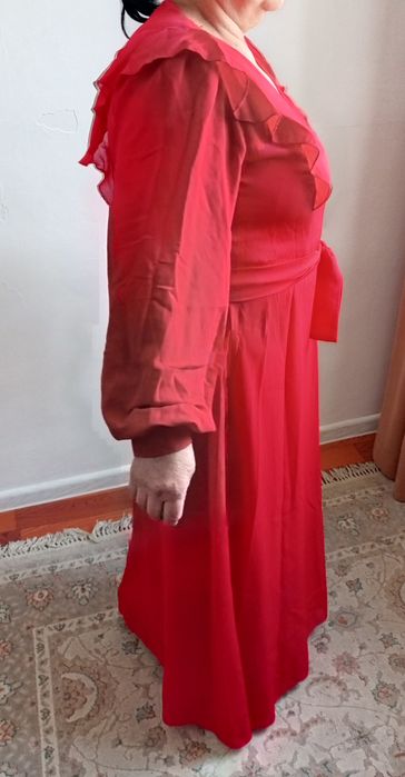 Платья  10000 тг