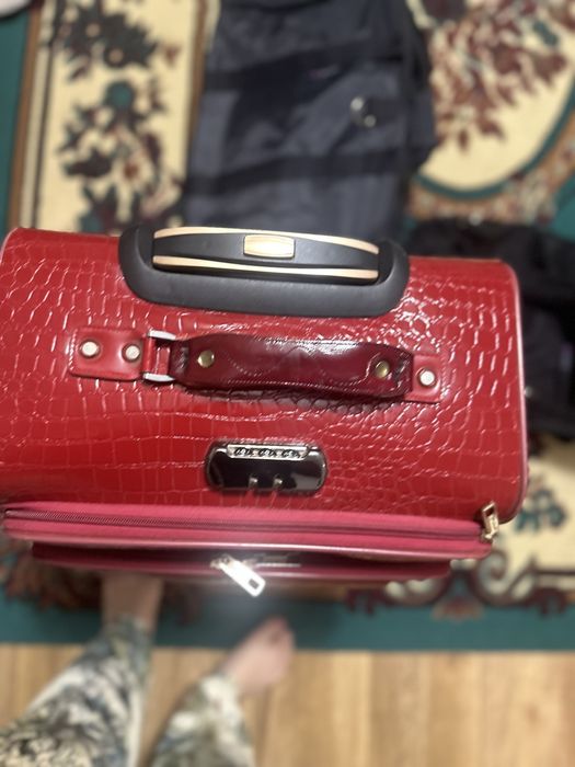 Продам дорожный чемодан