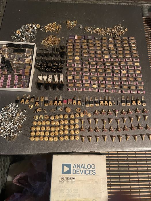 Позлатени транзистори и други елементи