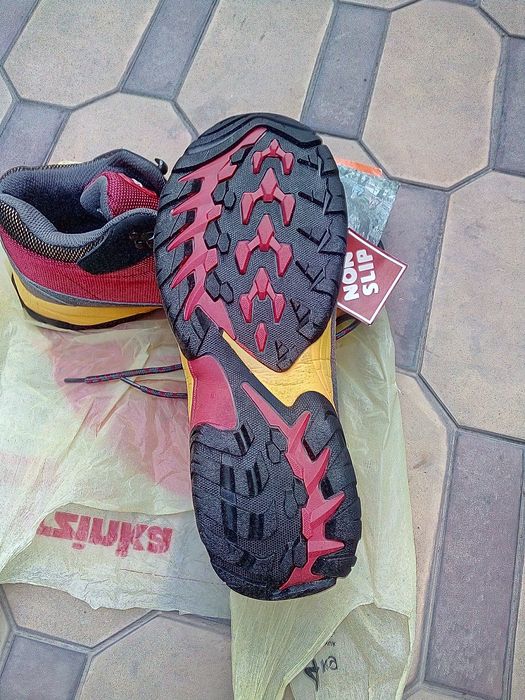 Продам фирменную обувь.