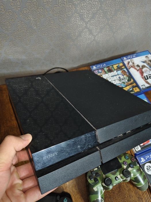 продам Sony Playstation 4