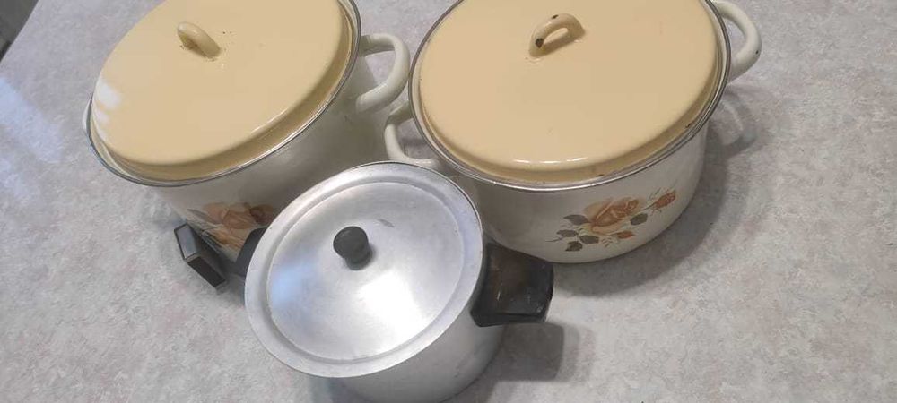 Кастрюли б/у разные