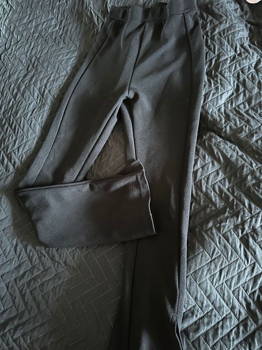 Черен Стилен панталон с цепка отстрани