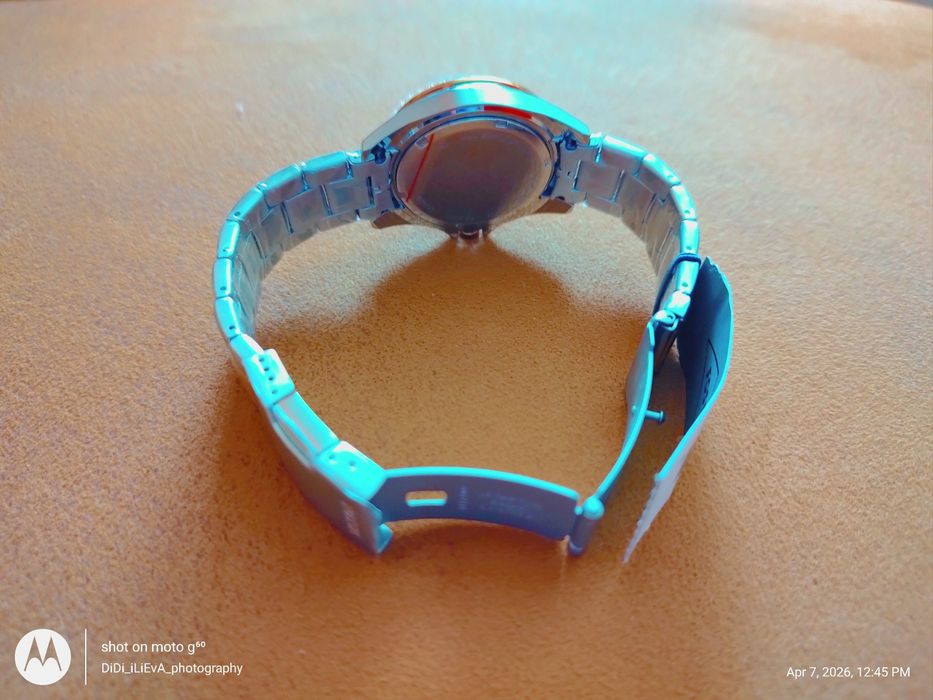 Нов дамски часовник Fossil сребристо-златист