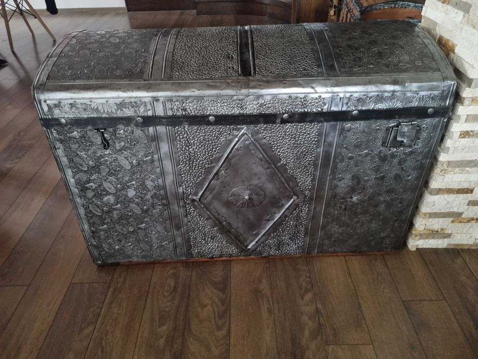 Стар дървен сандък/ракла/скрин