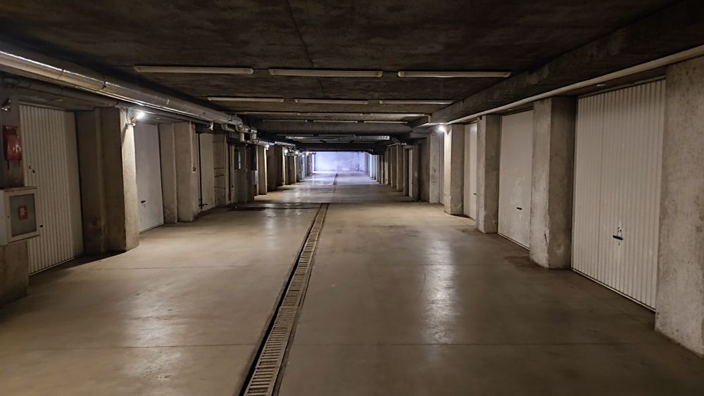 Дава се под наем Гараж / Паркомясто в София, Зона Б-18 - 17 кв.м за 132.6 € - Снимка #1