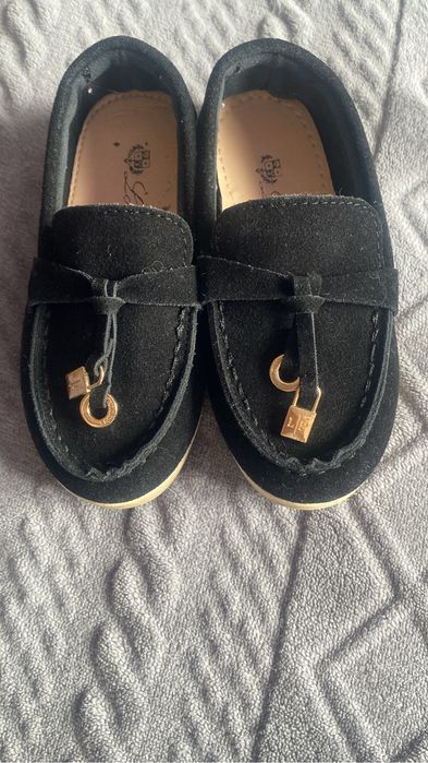 Продам замшевые макасины