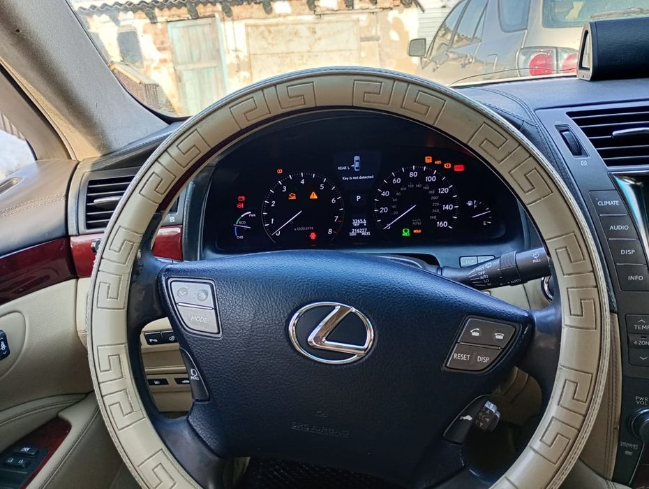 Продам Лексус лс600 город Костанай