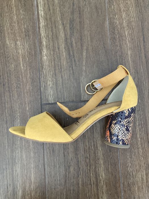 Сандали на ток Tamaris