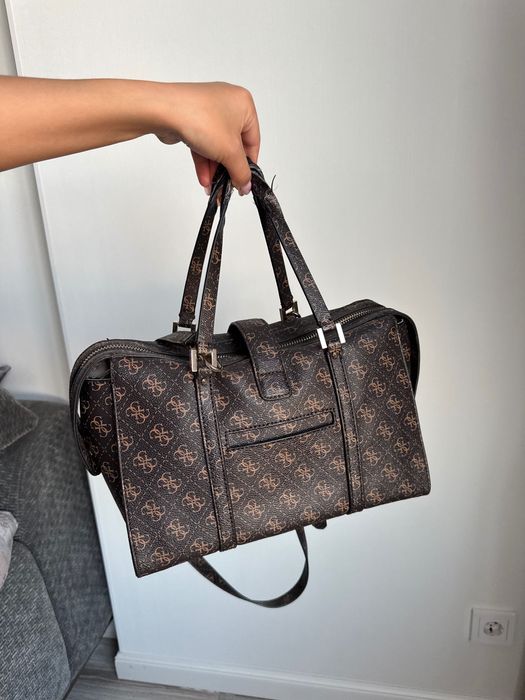 Продам сумку Guess