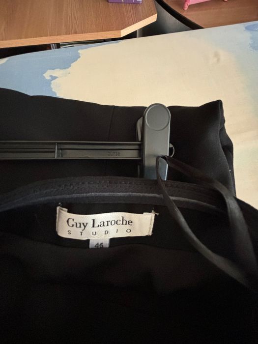 Rochie neagra fara bretele , foarte sic , marca Guy Laroche