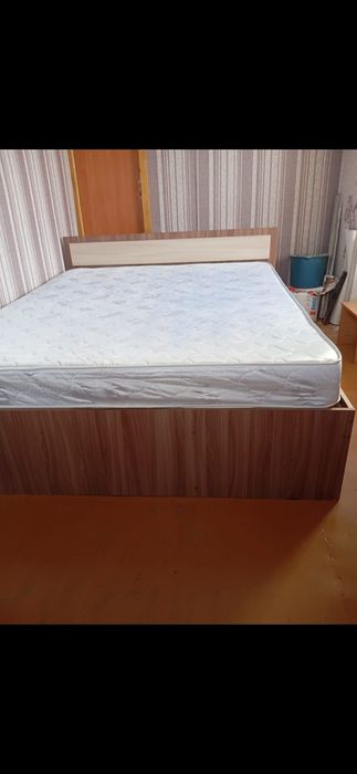 Двуспальная кровать