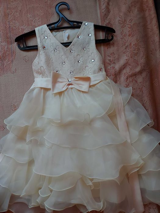Платье нарядное на рост 140