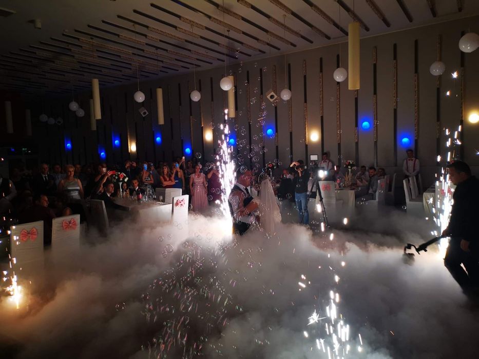 Fum greu, gheata carbonica, artificii.