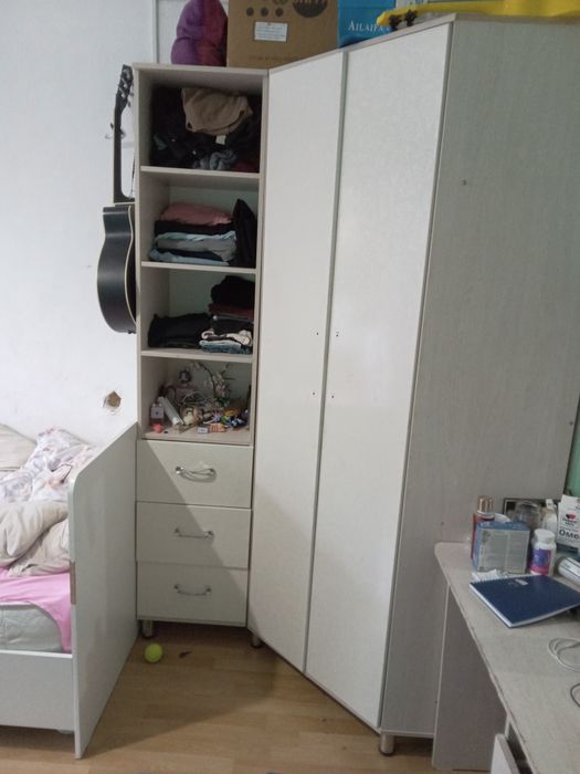 Продам шкаф угловэой. Да заберите уже его кто-нибудь!состояние хорошее