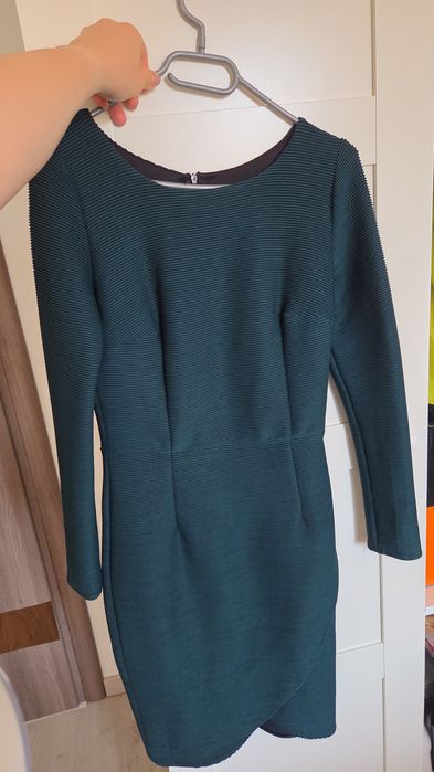 Vand rochii elegante - 150 lei/bucata