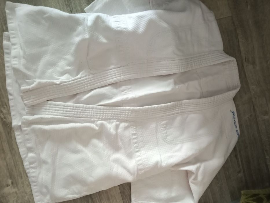 Продам кимоно карате и дзюдо