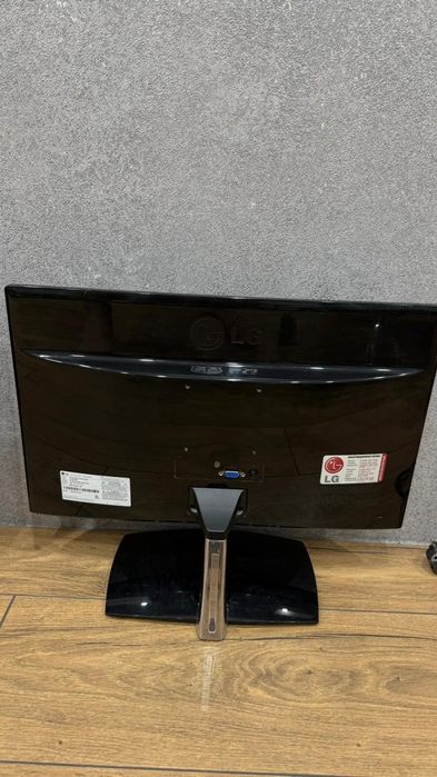 Монитор LG FLATRON E1951SR 18.5” LED