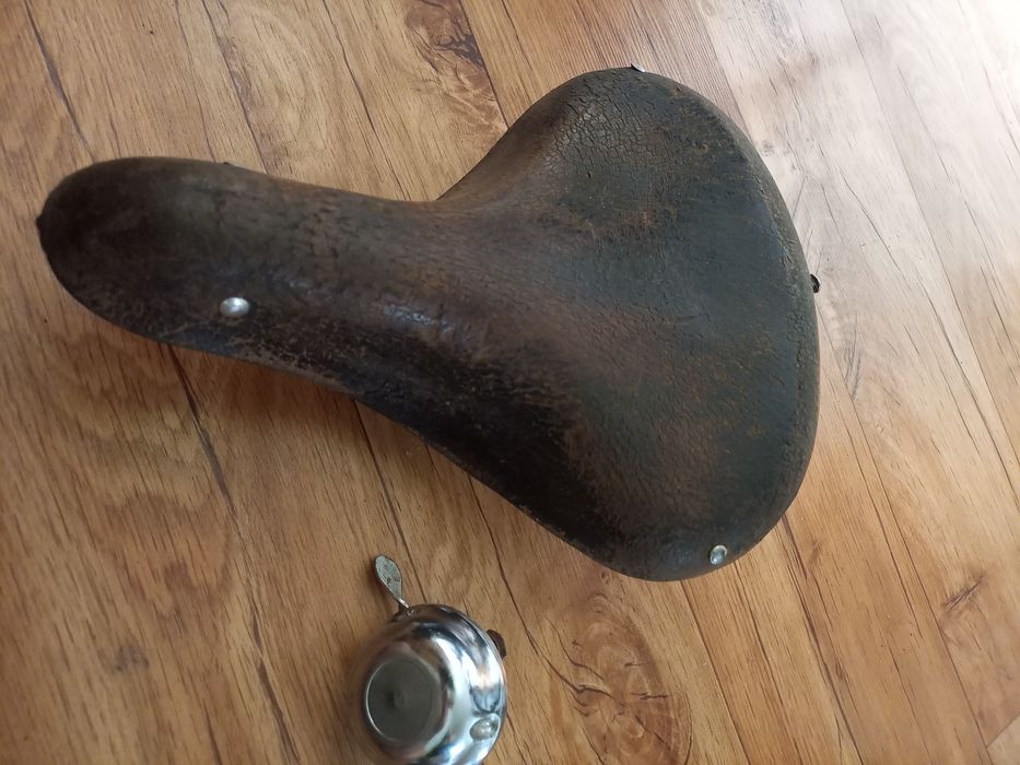 Продам  сидушку советскую(кожанную)  велосипедную