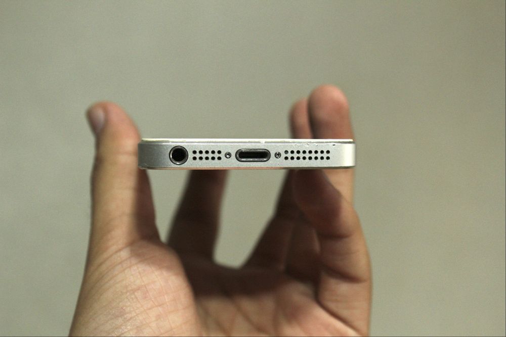 iPhone 5 16gb – оригинал, полностью рабочий.