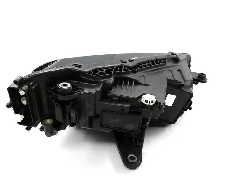 Skoda Superb фарове