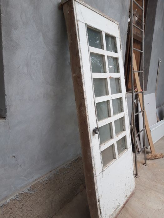 Ишик сотилади эни86см ойналари жойида