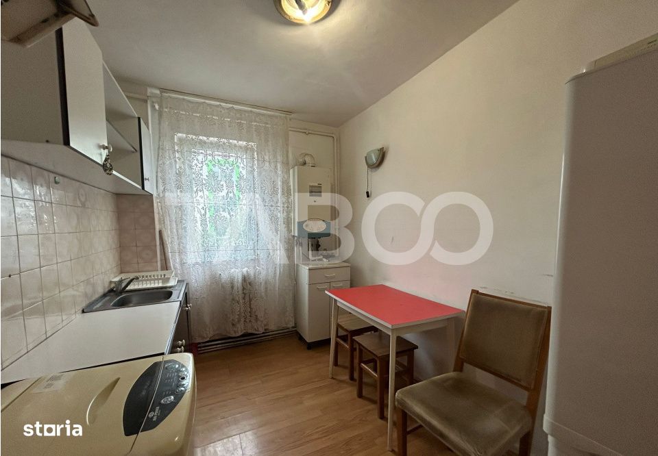 Apartament 3 camere 60 mpu cu balcon si pivnita in zona Mihai Viteazu