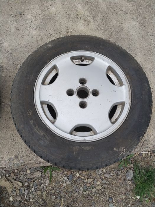 Продам зимний комплект шин