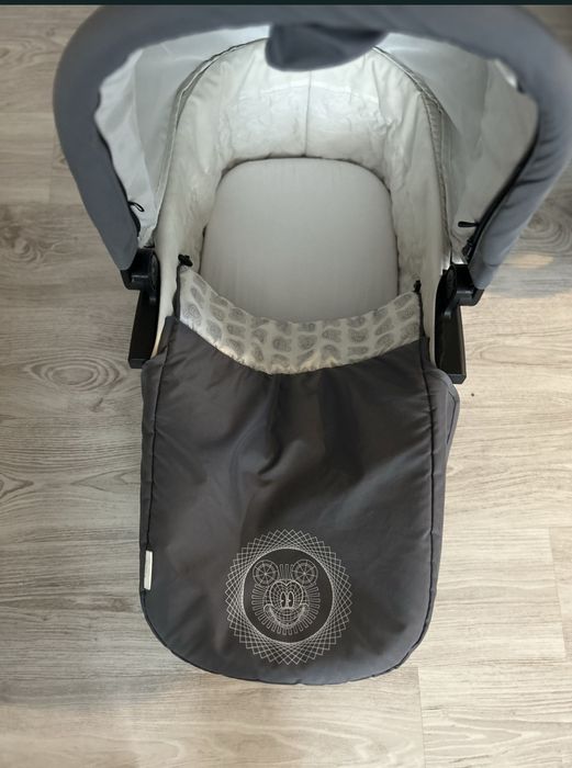 Cărucior și landou