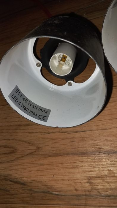 Продам Люстру 1 патрон рабочий Цоколем на Е-14.