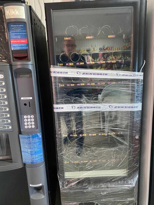 Tonomat/Automat de Cafea si bauturi / snacks