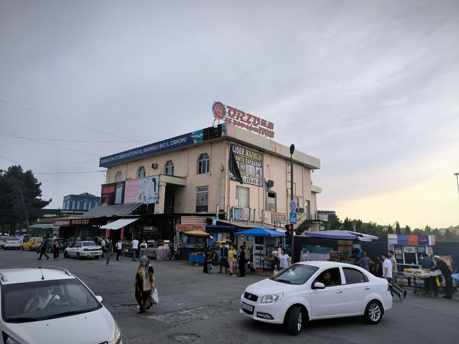 Шахар марказида бино сотилади!