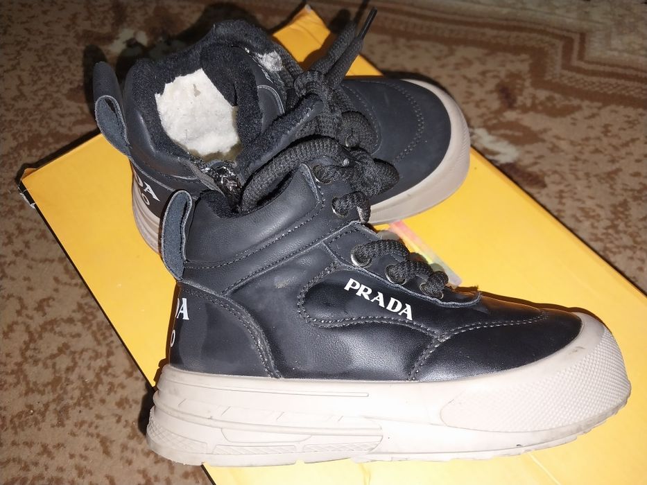 Продам детскую обувь