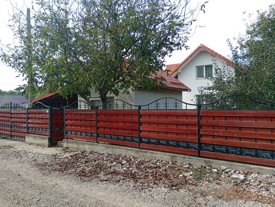 Vând casă intabulata, anexa și teren 1000mp in Carlig (Popricani)