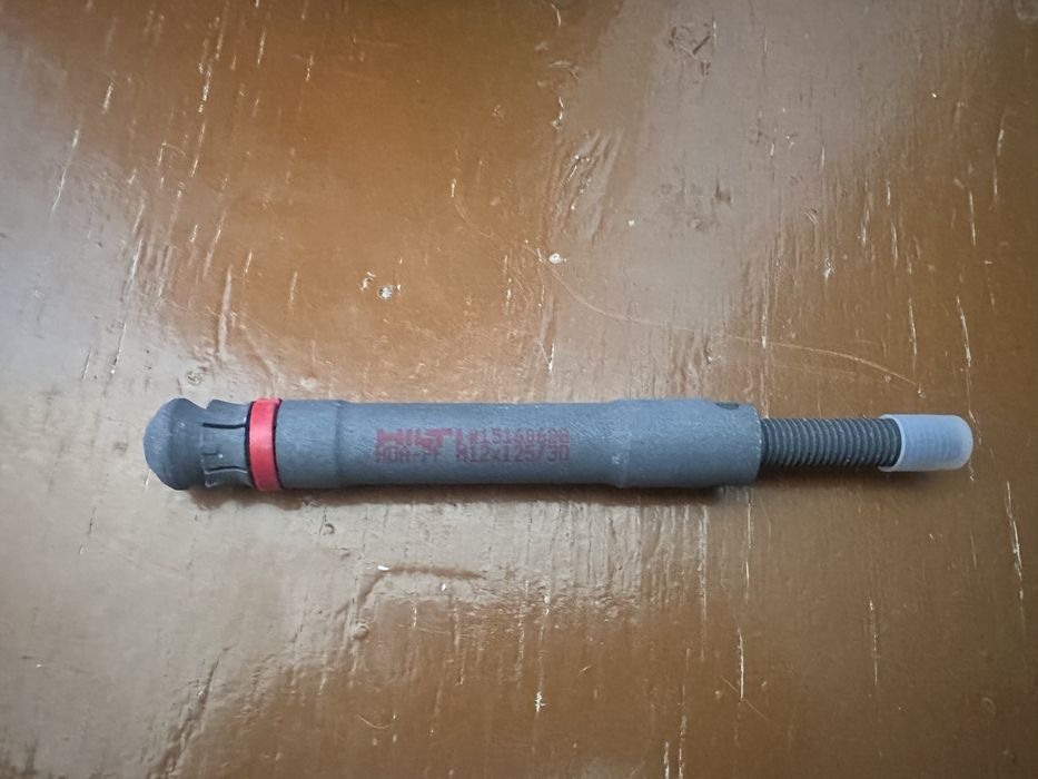 Анкерный болд Hilti