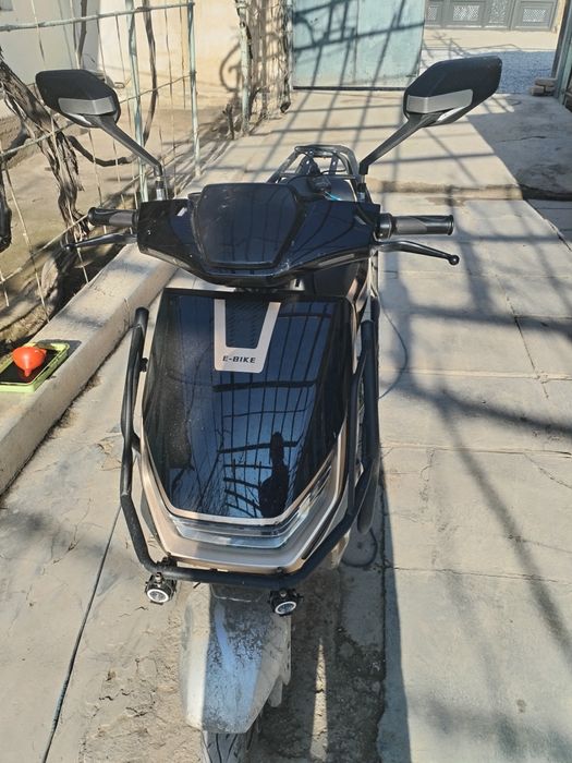 Skuter sotiladi holati batareykadi utirgan