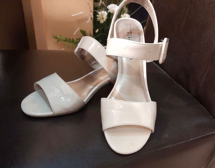 Vand sandale marimea 39