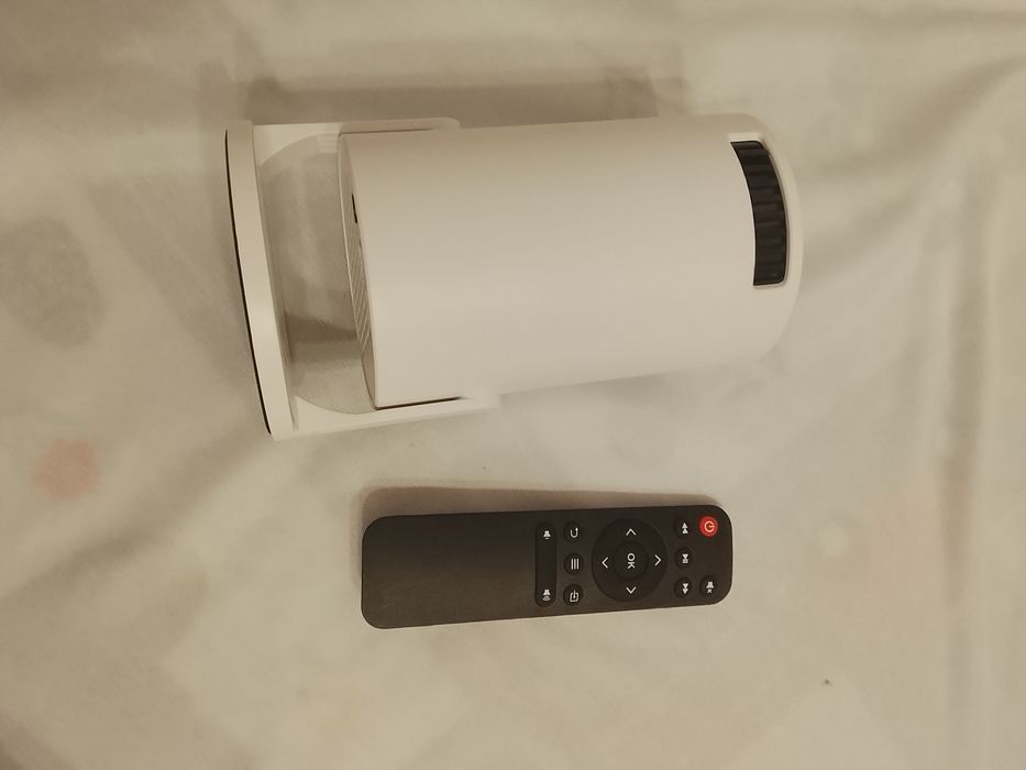 Videoproiector mini portabil nou-nouț