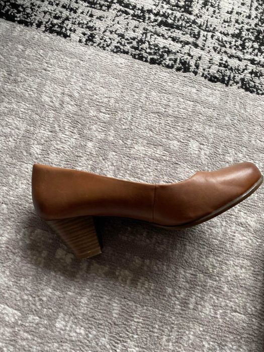 Vand pantofi de piele marimea 37 in conditii foarte bune