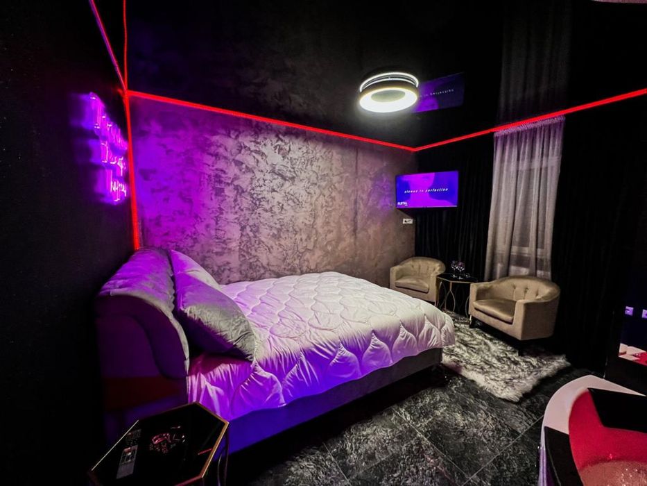 Apartament cu jacuzzi si leduri ambientale