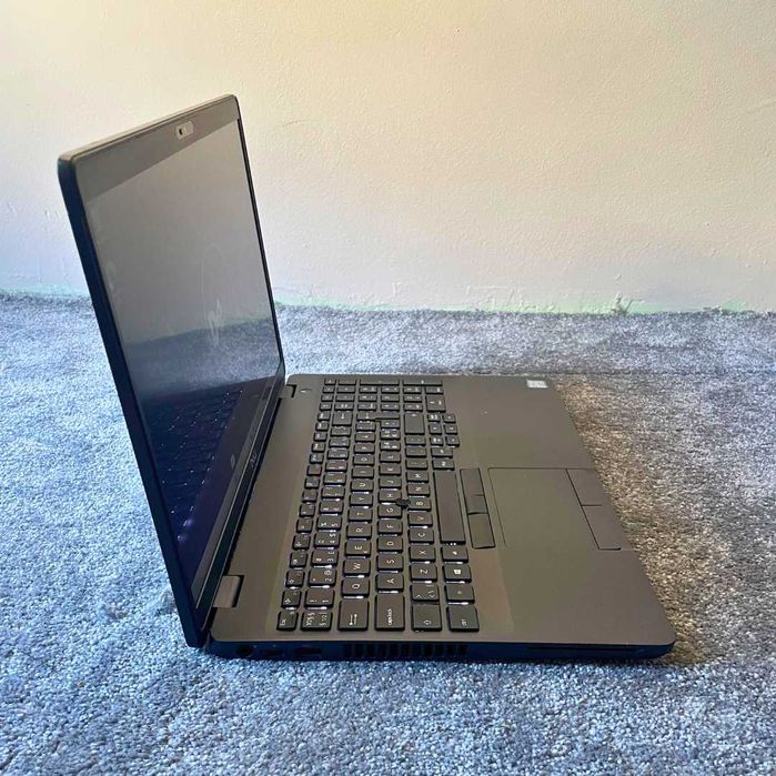 Dell Latitude 5500 - 15.6''FHD, i5-8265u, 8GB RAM DDR4, 256GB NVMe M.2