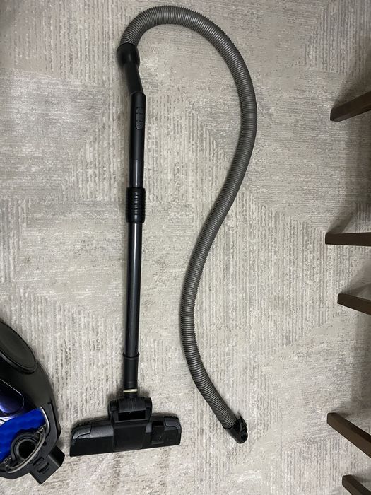 Пылесос Samsung SC18M3120VB