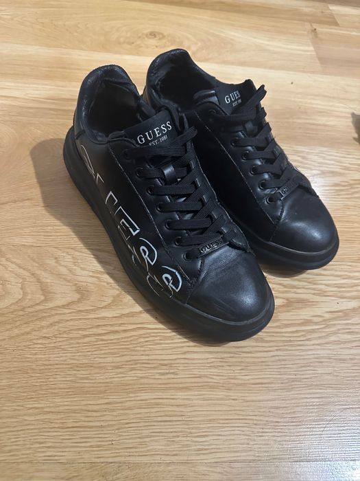 Обувки Guess черни