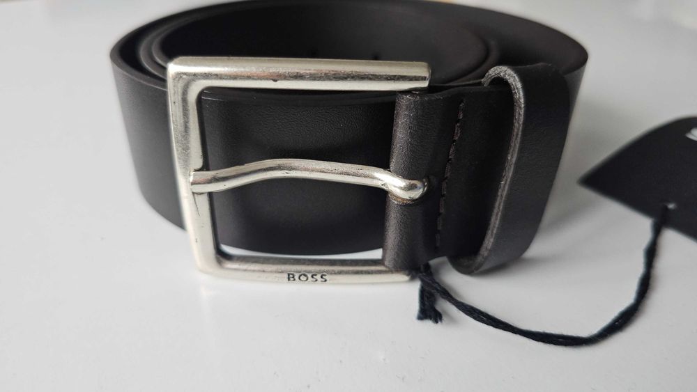 Чисто нов мъжки кожен колан Hugo Boss, размер 85-32 (UK), 102 cm.