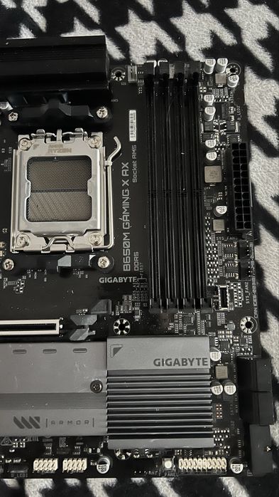 Placa de baza Gigabyte rev 1.3  b450– Pin indoit socket / Pentru reparatie sau piese