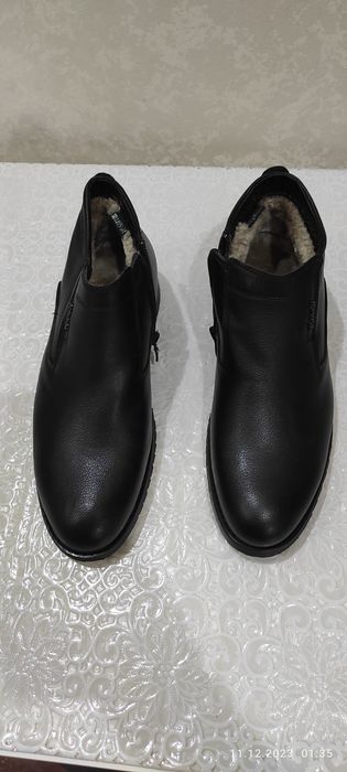 Продам обувь зимнию