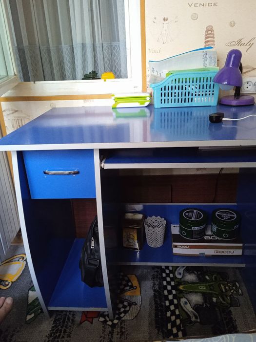 Продаётся письменный стол